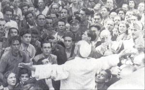 PIO XII, a Roma nel quartiere San Lorenzo, dopo il bombardamento del 19 luglio 1944